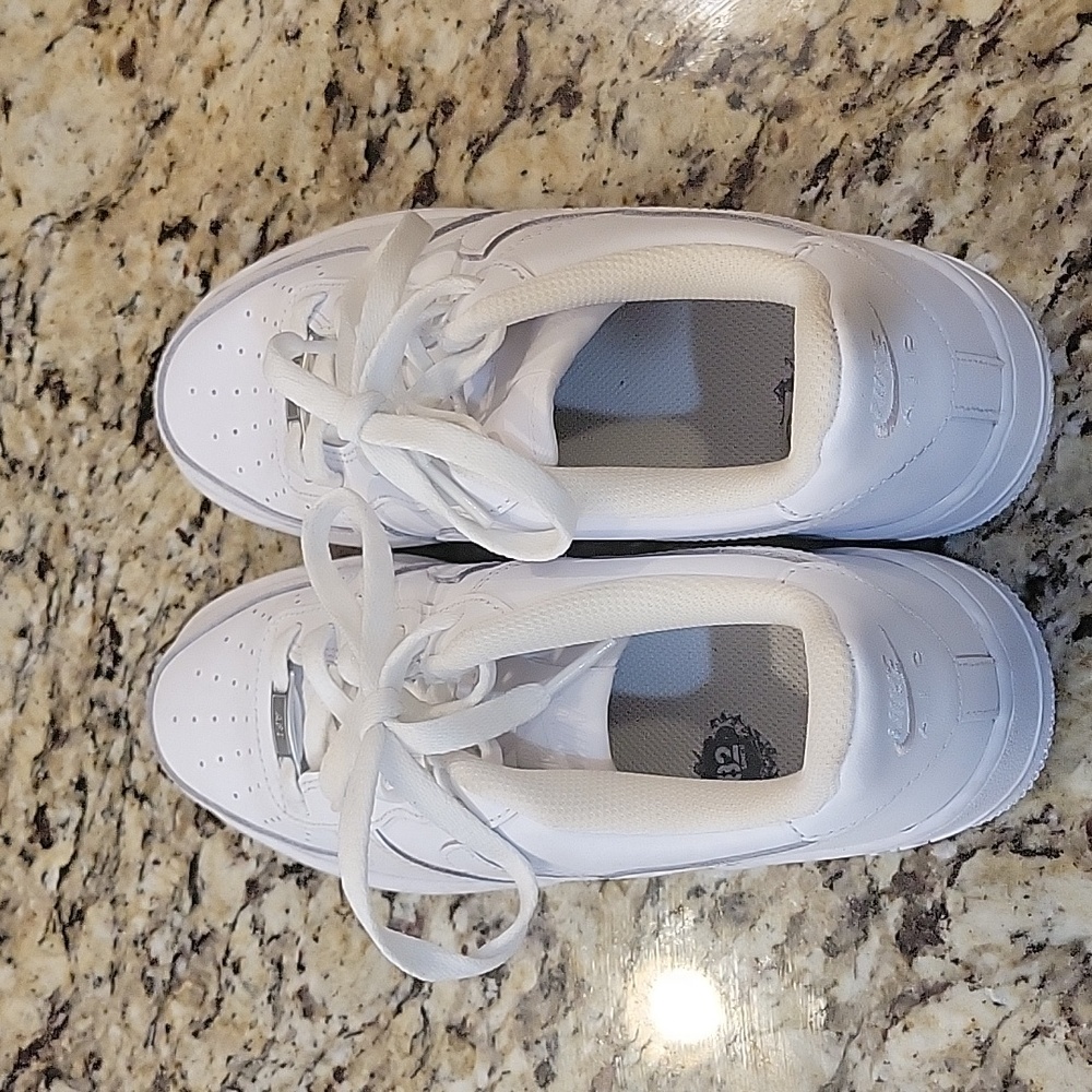 Youth white Air Force 1